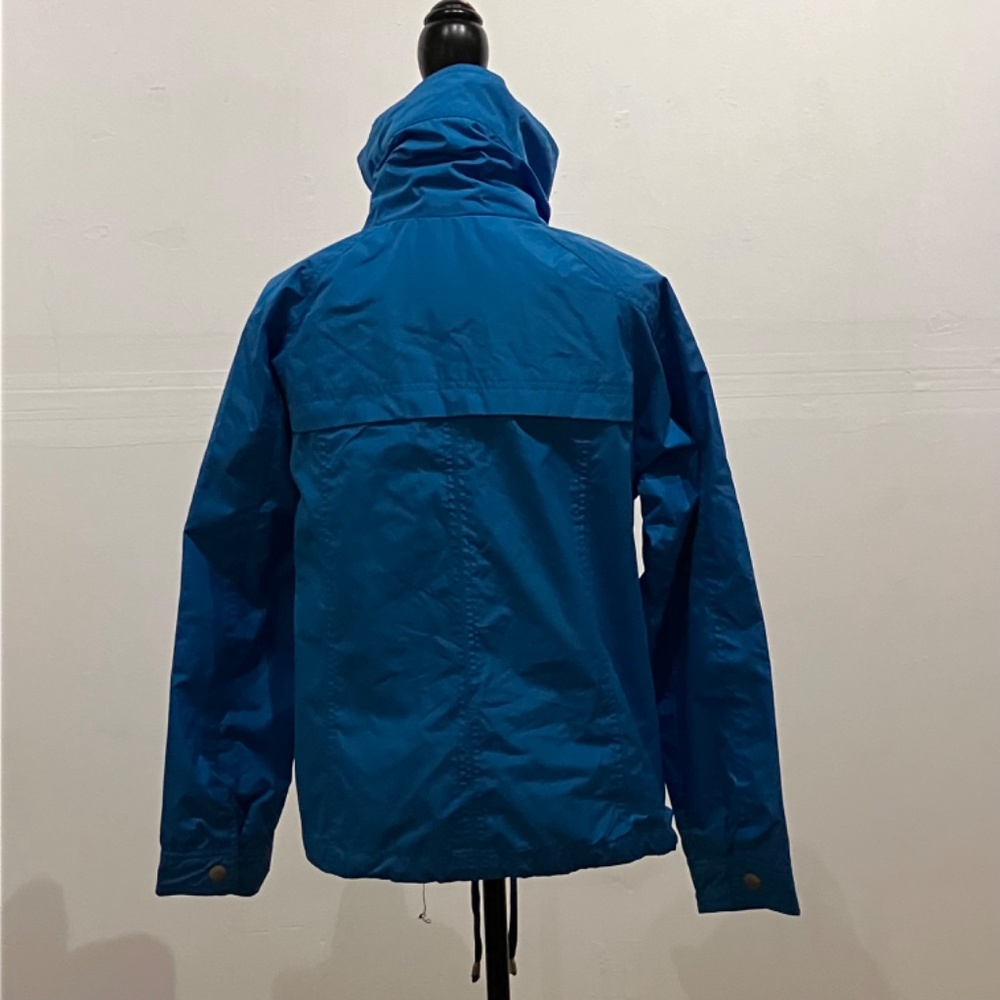 Pink envelopes, Crillion, blue windbreaker jacket - Picture 9 of 15